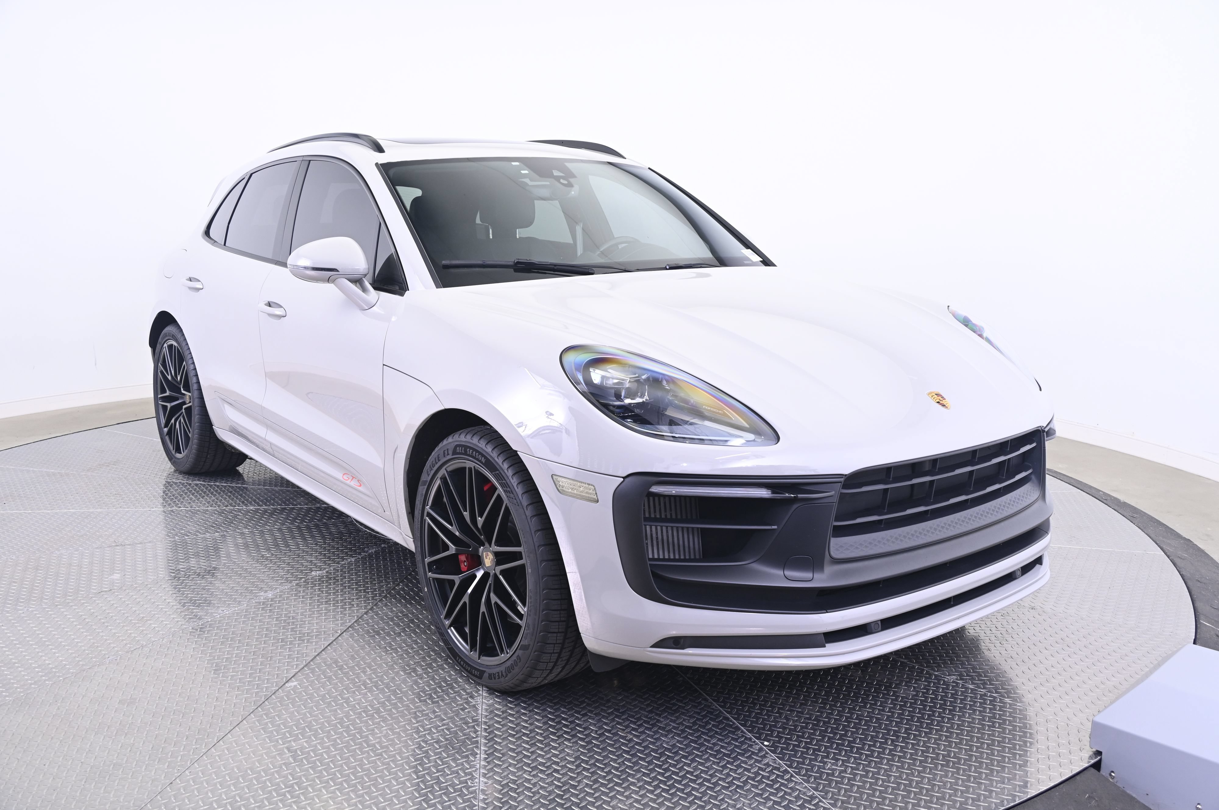 Certified 2022 Porsche Macan GTS AWD/4WD image 9