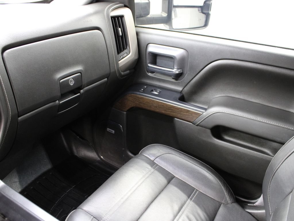 Used 2017 GMC Sierra 2500 Denali w/ Duramax Plus Package AWD/4WD image 19