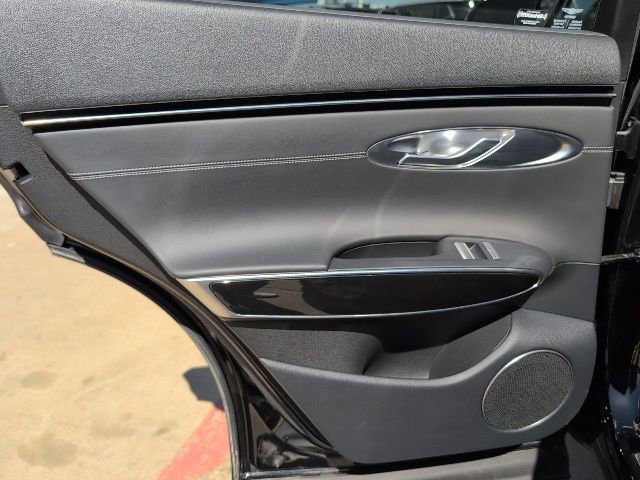 Used 2023 Genesis GV70 2.5T AWD/4WD image 9