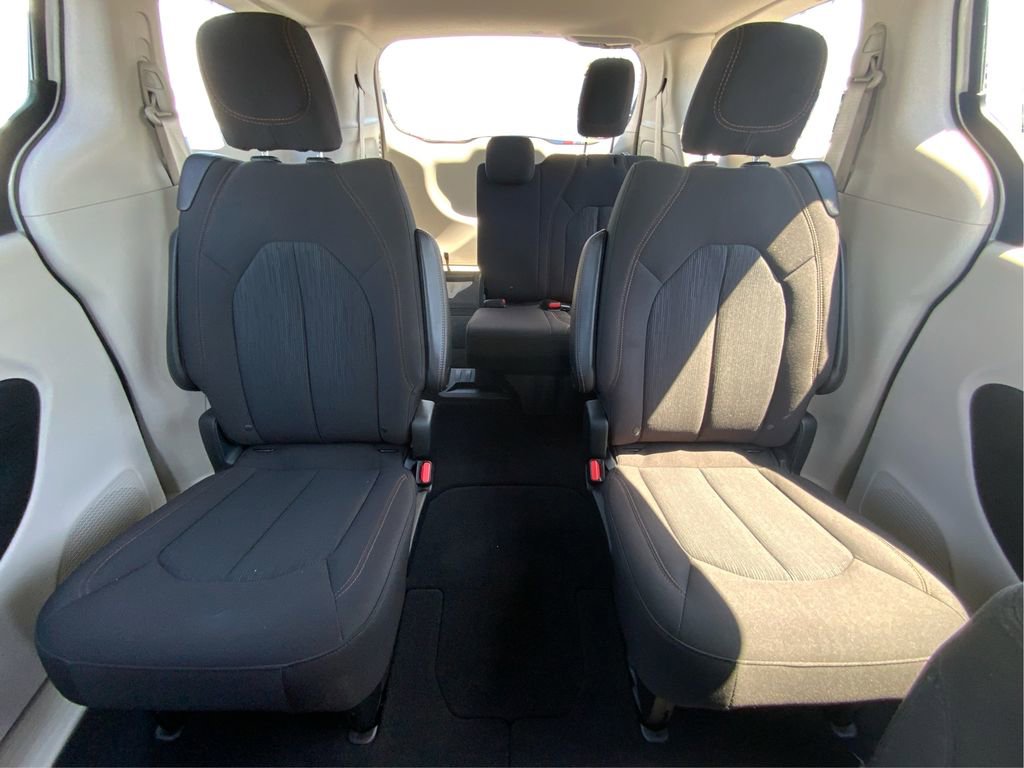 Used 2017 Chrysler Pacifica LX FWD image 15