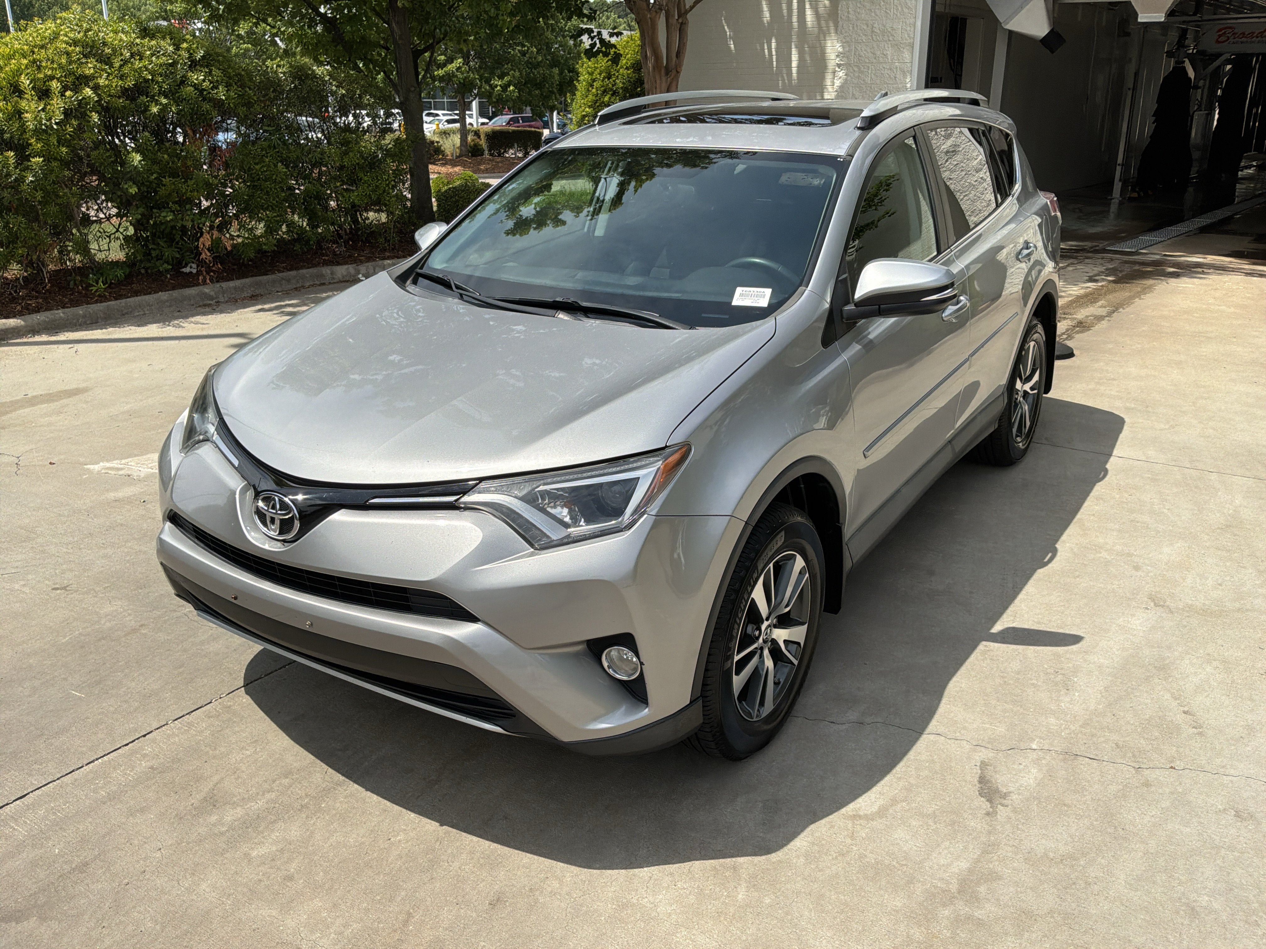 Used 2016 Toyota RAV4 XLE AWD/4WD image 5