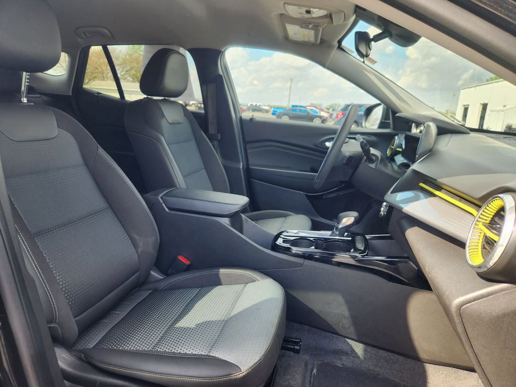 Used 2026 Chevrolet Trax LT FWD image 32