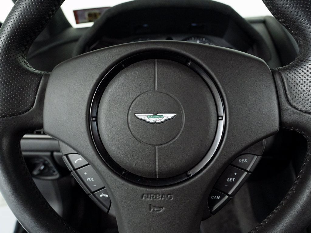 Used 2015 Aston Martin V8 Vantage GT RWD image 22