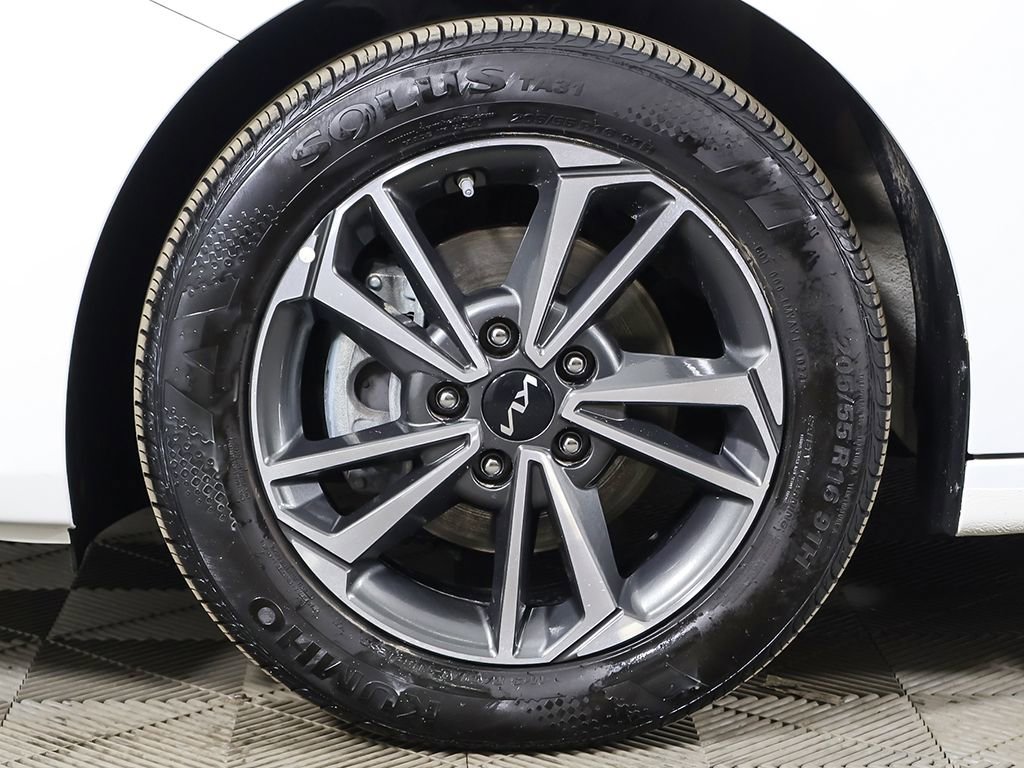 Certified 2024 Kia Forte LXS image 19