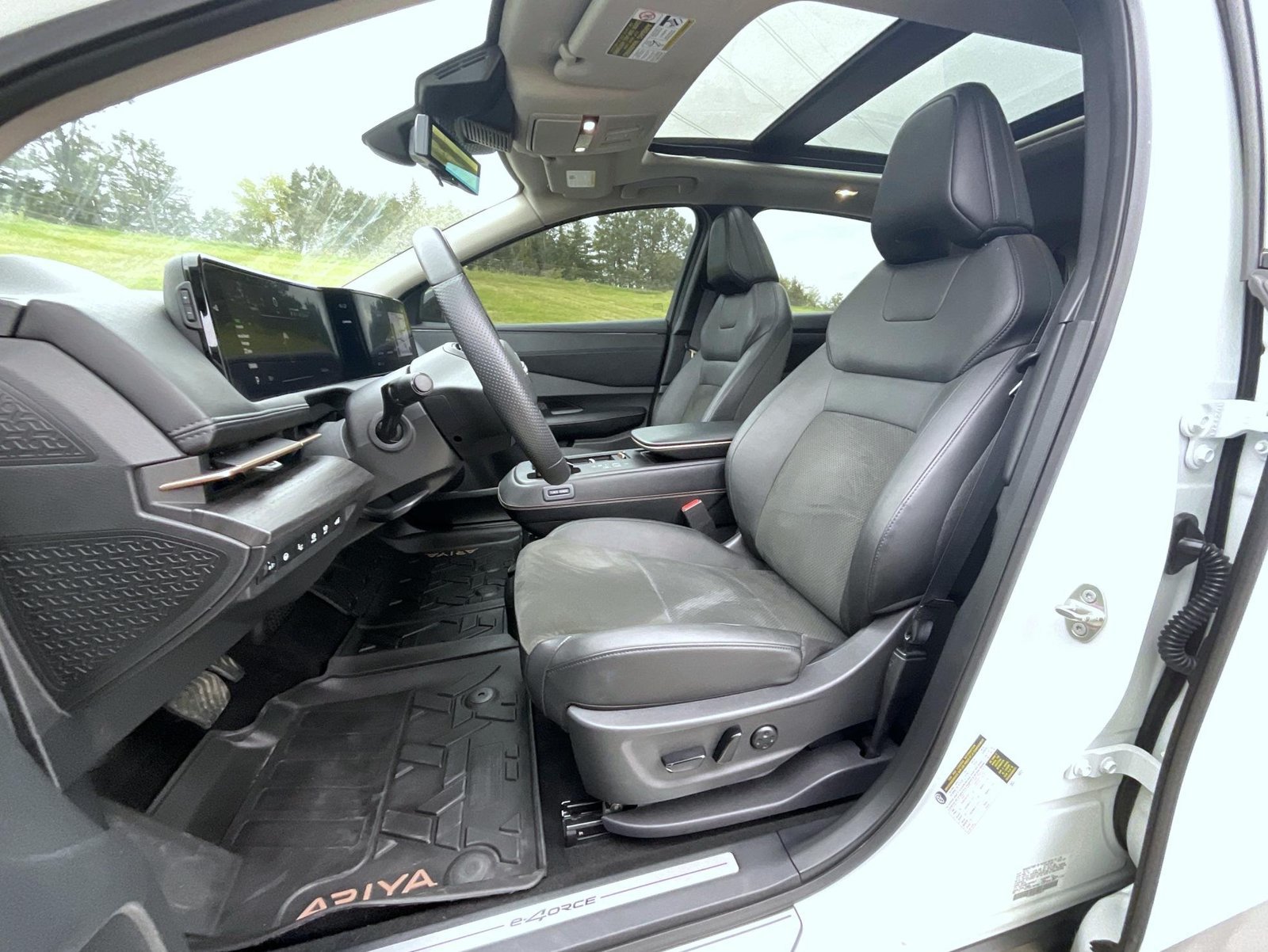 Used 2023 Nissan Ariya AWD image 12