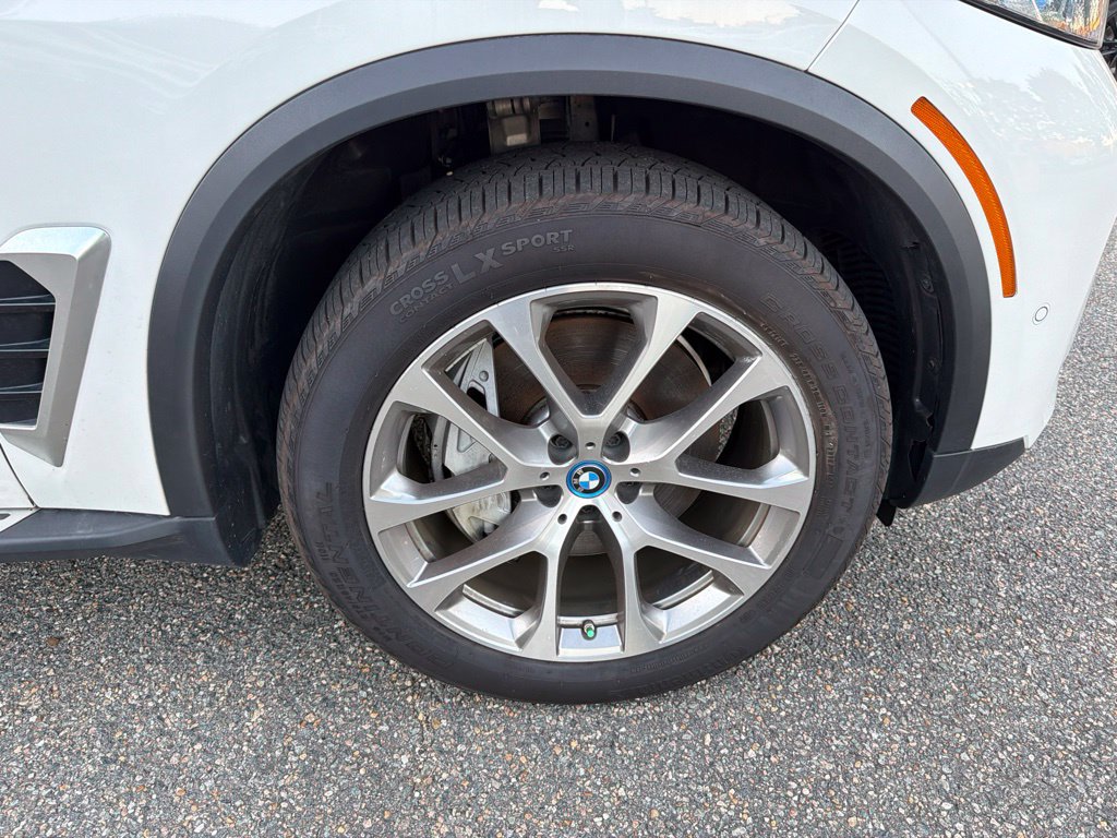 Used 2025 BMW X5 xDrive50e AWD/4WD image 25