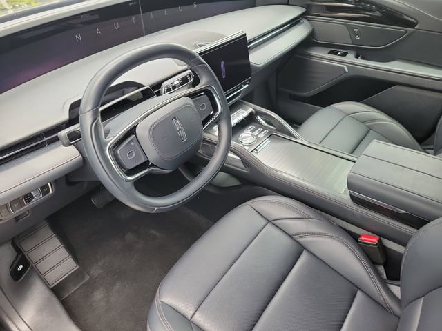 Used 2025 Lincoln Nautilus Premier w/ Jet Appearance Package AWD/4WD image 16