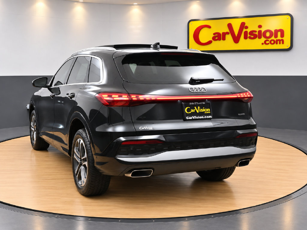 Used 2025 Audi Q5 Premium Plus w/ Premium Plus AWD/4WD image 3