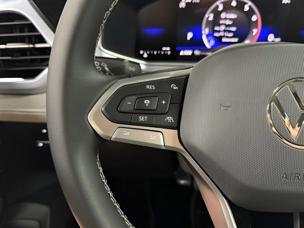 New 2025 Volkswagen Taos SE image 12