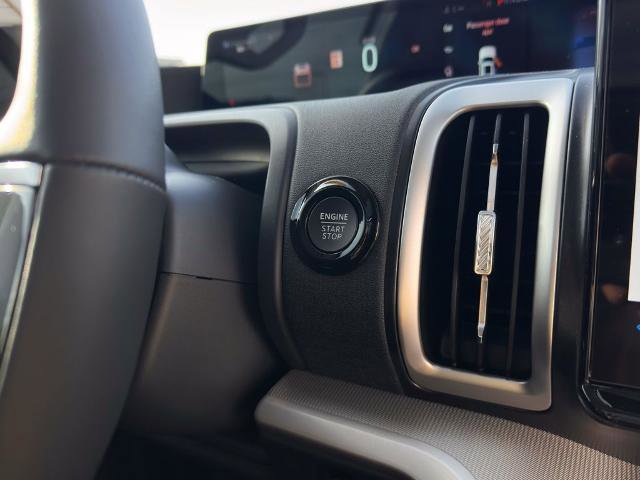 New 2025 Ford Expedition Active image 18