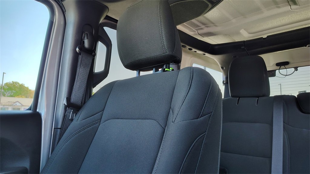 Used 2018 Jeep Wrangler Unlimited Sport S image 23