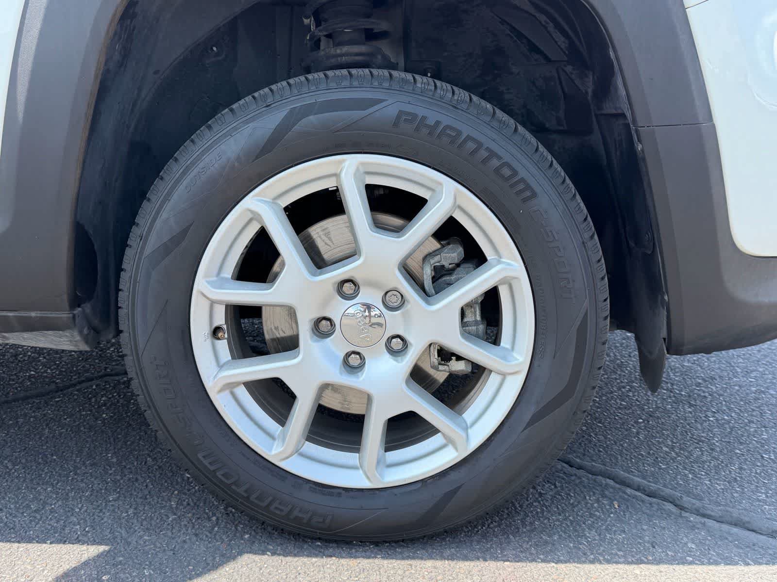 Used 2019 Jeep Renegade Latitude w/ Popular Equipment Group AWD/4WD image 10