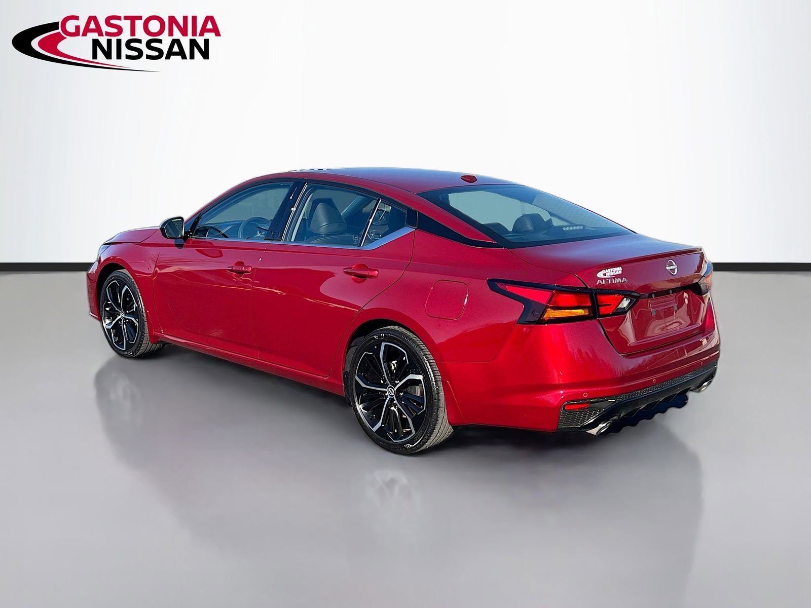 Used 2024 Nissan Altima 2.5 SR w/ SR Premium Package image 6