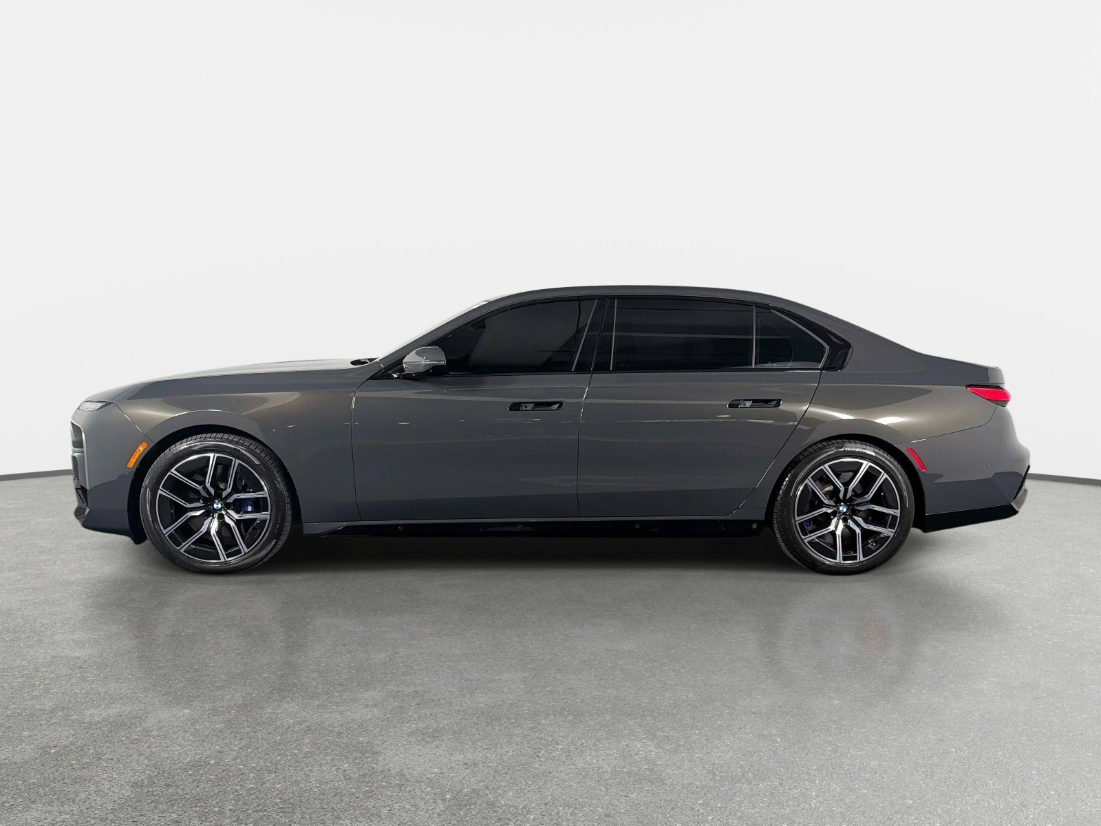 Used 2023 BMW 760i xDrive w/ Executive Package AWD/4WD image 6