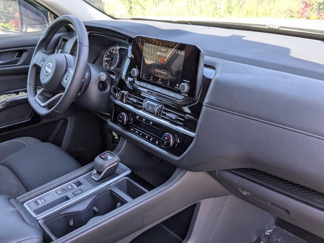 Used 2024 Nissan Pathfinder SV image 19