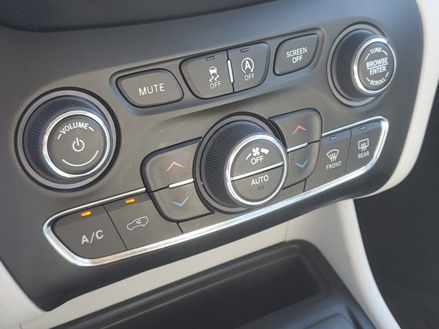 Used 2020 Jeep Cherokee Limited w/ Luxury Group image 29