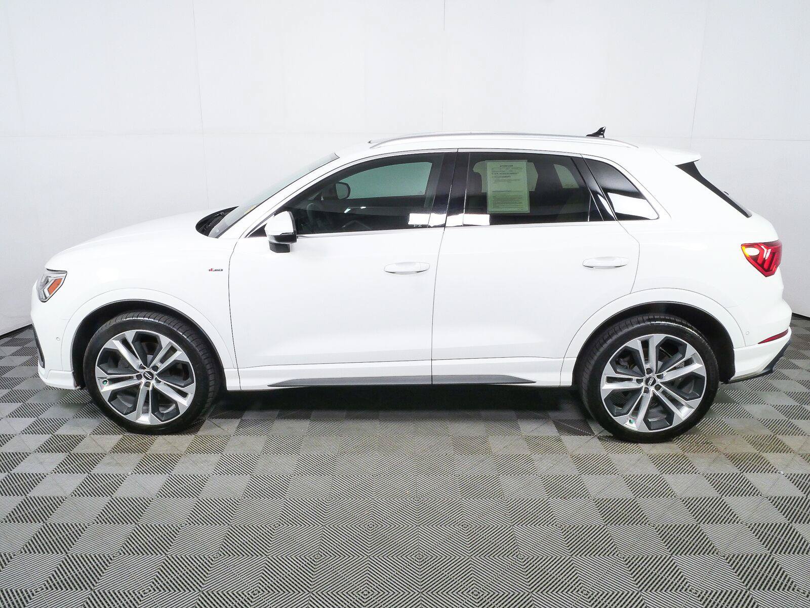 Used 2020 Audi Q3 2.0T Prestige AWD/4WD image 25