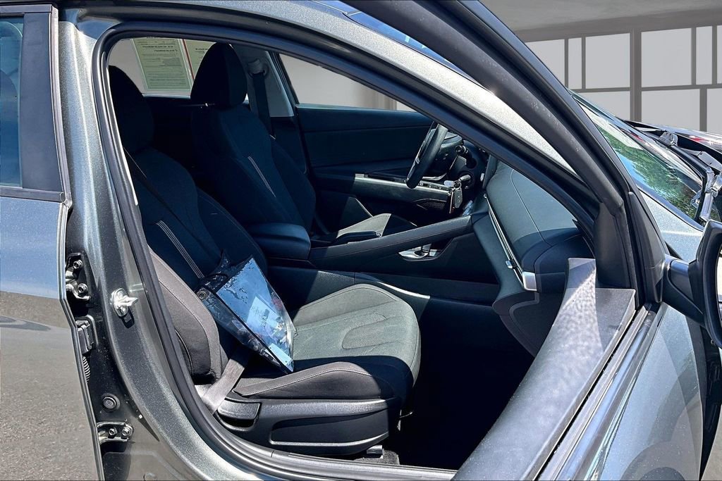 Used 2024 Hyundai Elantra SE FWD image 8