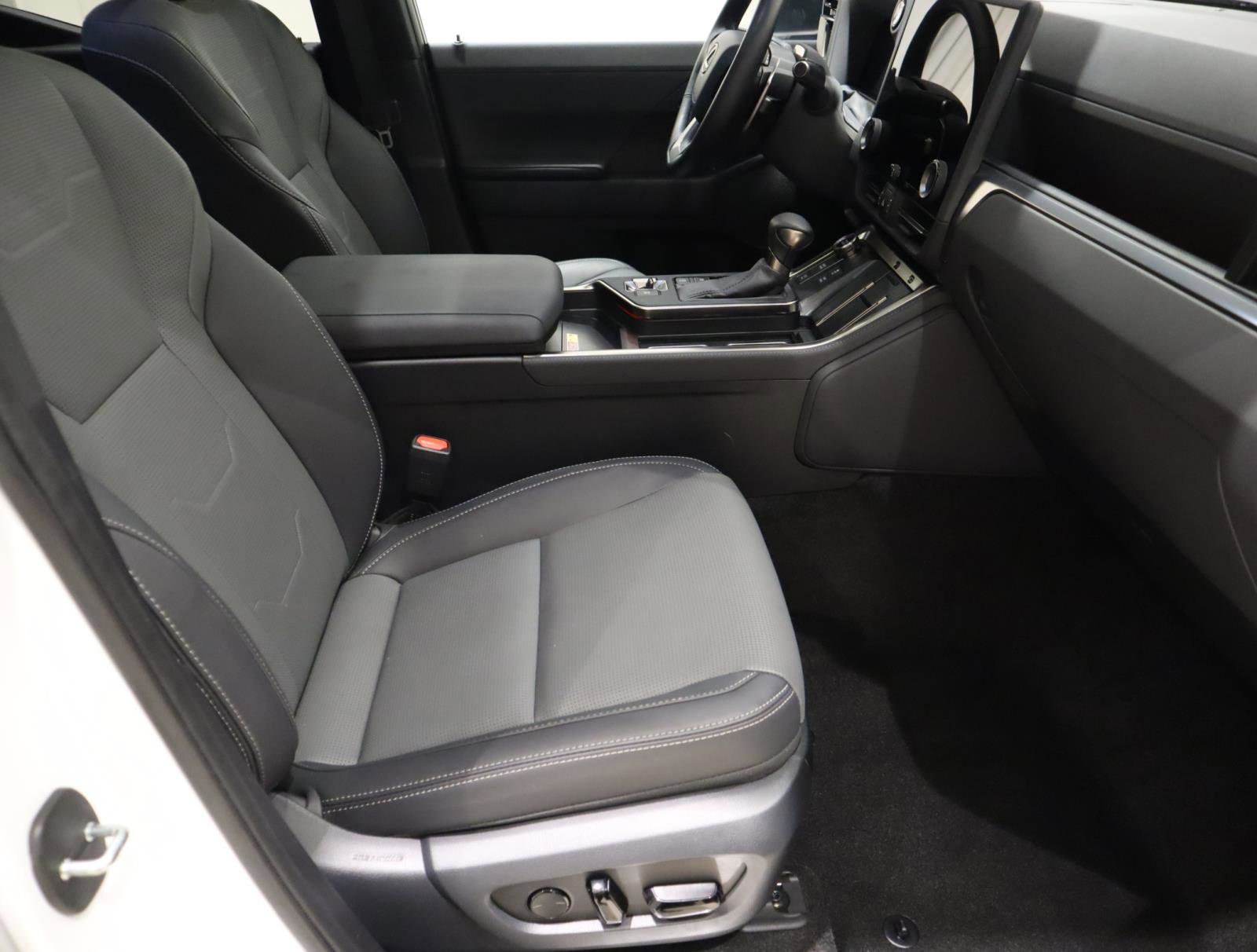 Used 2024 Lexus GX 550 w/ Accessory Package (Z1) image 16