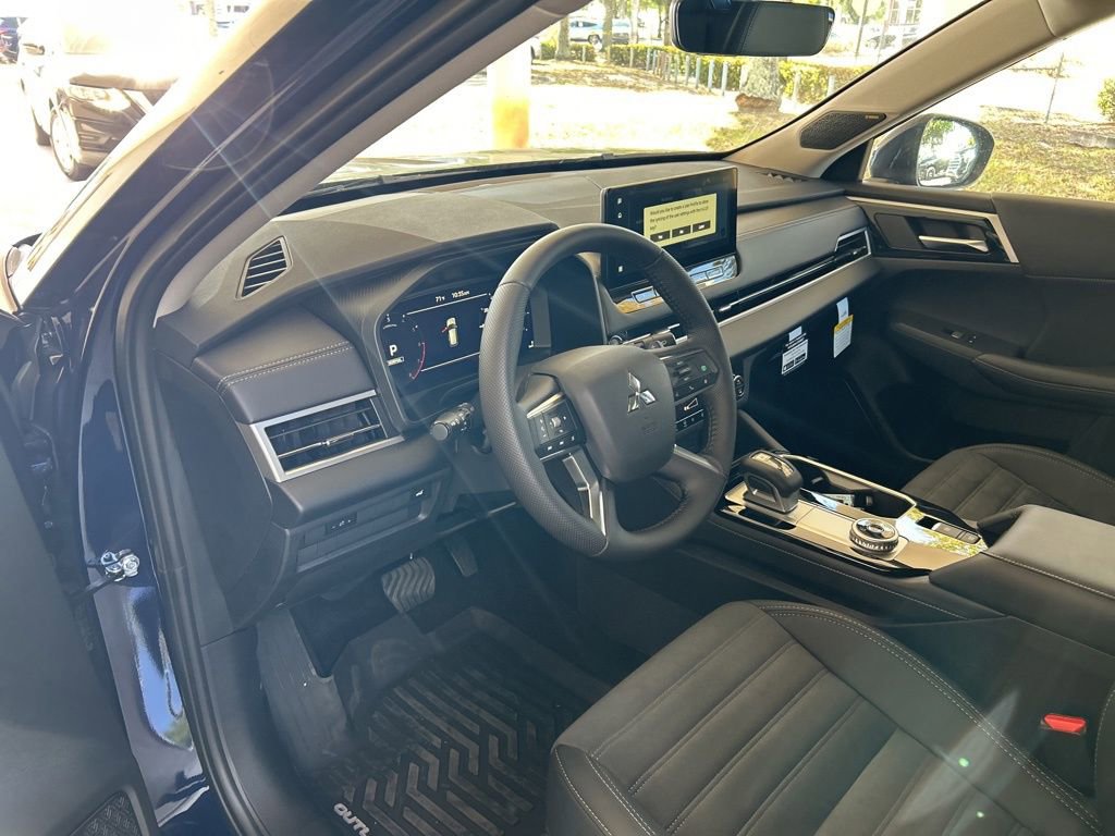 New 2025 Mitsubishi Outlander SE image 6