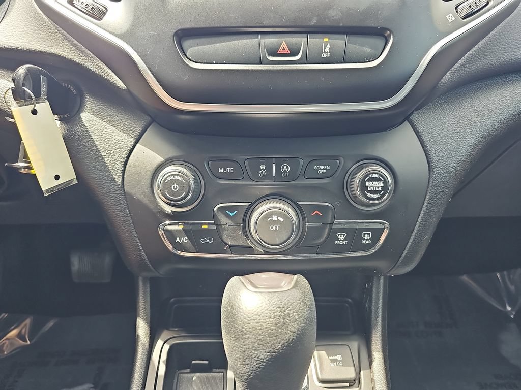 Used 2021 Jeep Cherokee Latitude FWD image 23