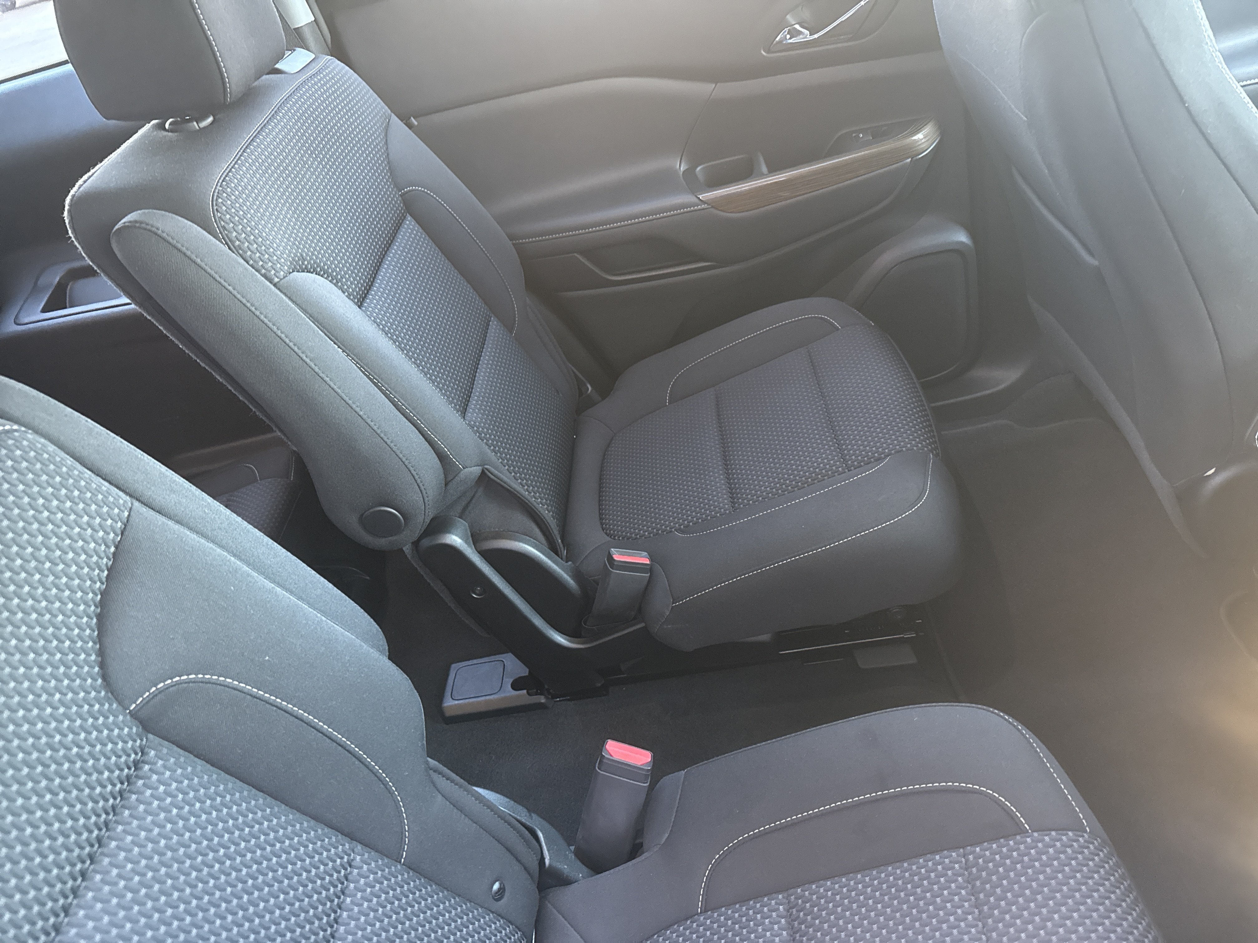 Used 2023 GMC Acadia SLE w/ Driver Convenience Package FWD image 21