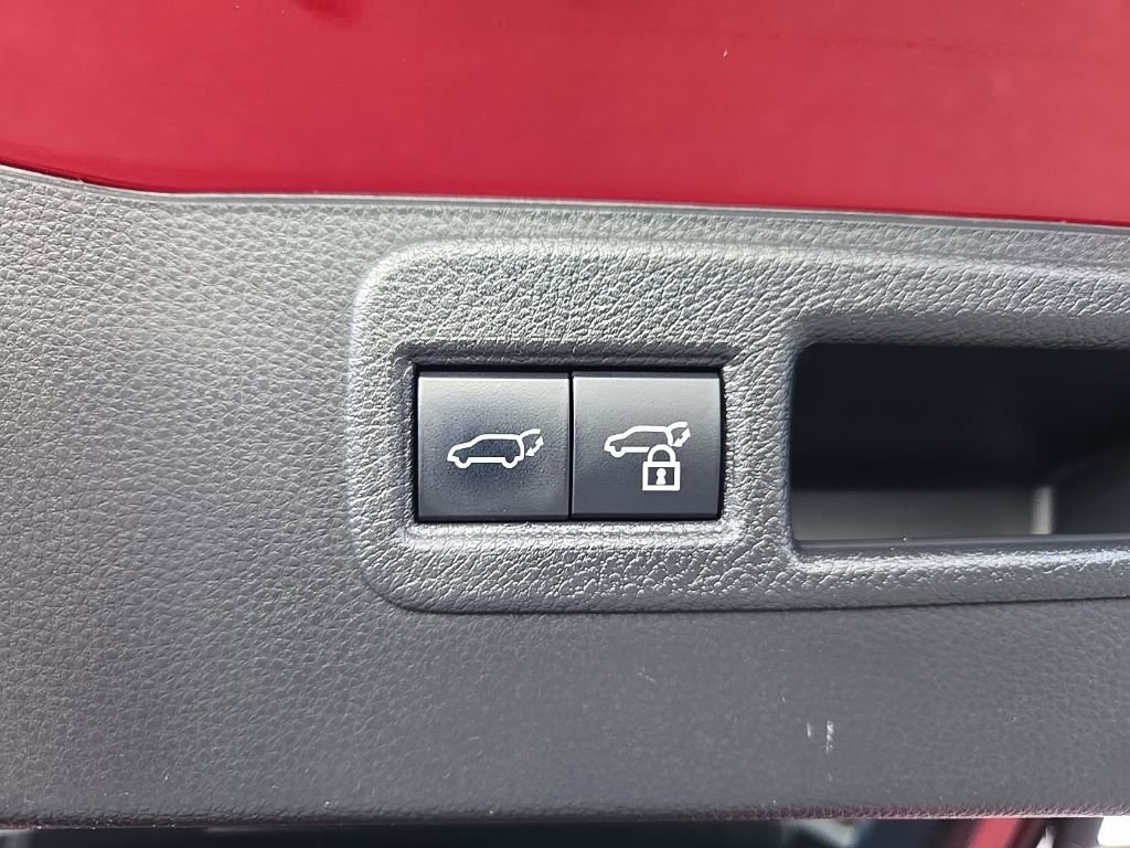 Used 2021 Toyota Venza LE image 43