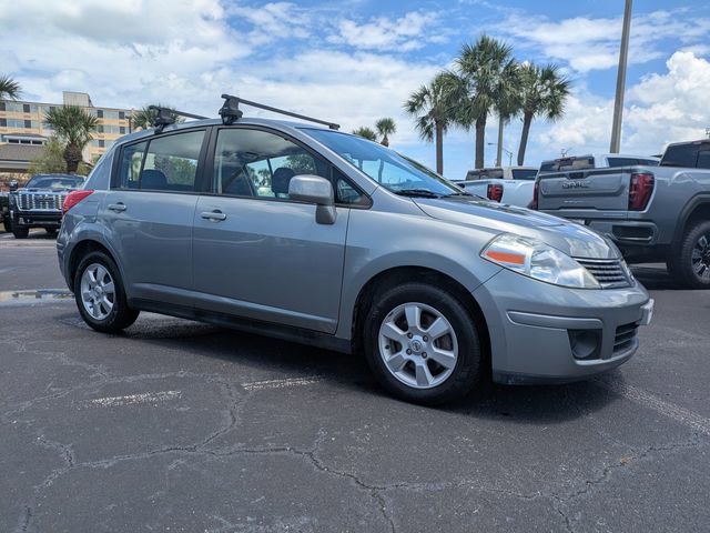 Used 2009 Nissan Versa Hatchback FWD image 2