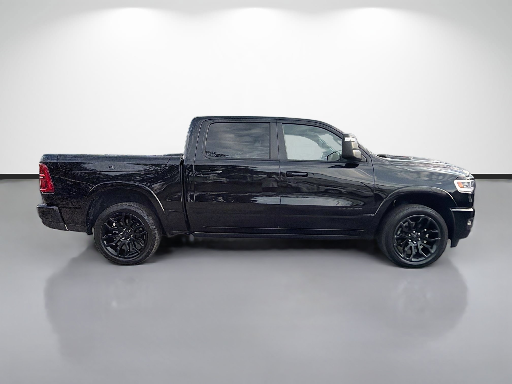 Used 2025 RAM 1500 Limited AWD/4WD image 6