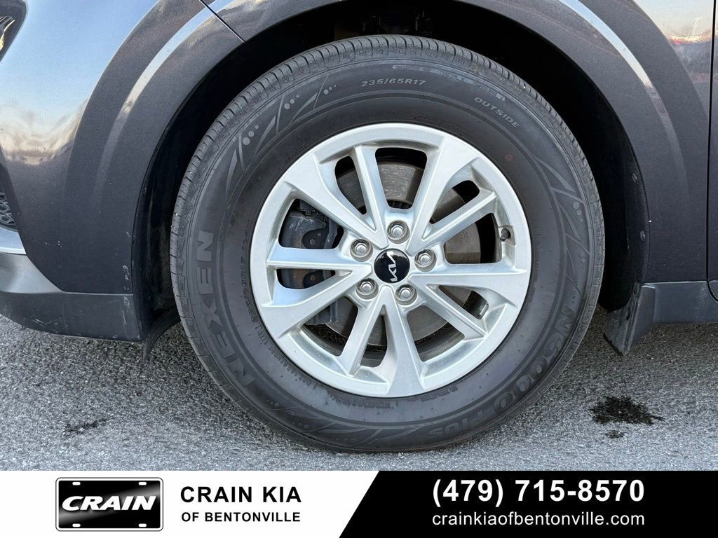 Used 2024 Kia Carnival LX image 34