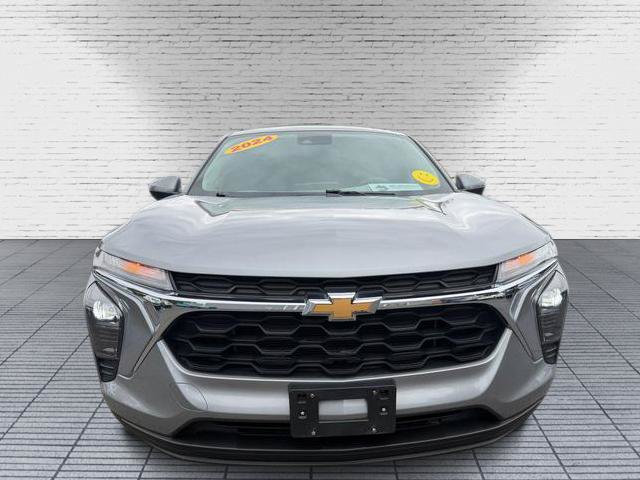 Used 2024 Chevrolet Trax LS w/ LS Convenience Package FWD image 3