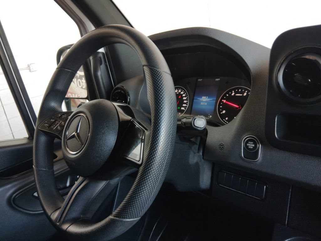 Used 2025 Mercedes-Benz Sprinter 2500 image 25