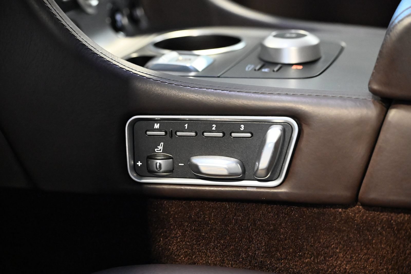 Used 2011 Aston Martin Rapide RWD image 31