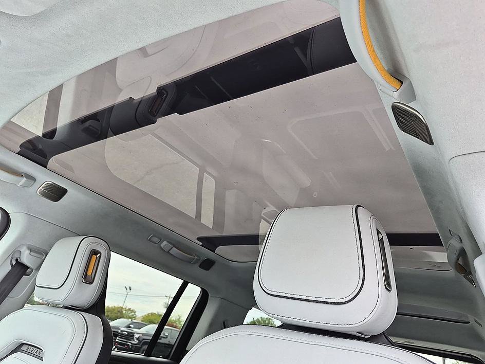 Used 2023 Rivian R1S Launch Edition Quad AWD/4WD image 25