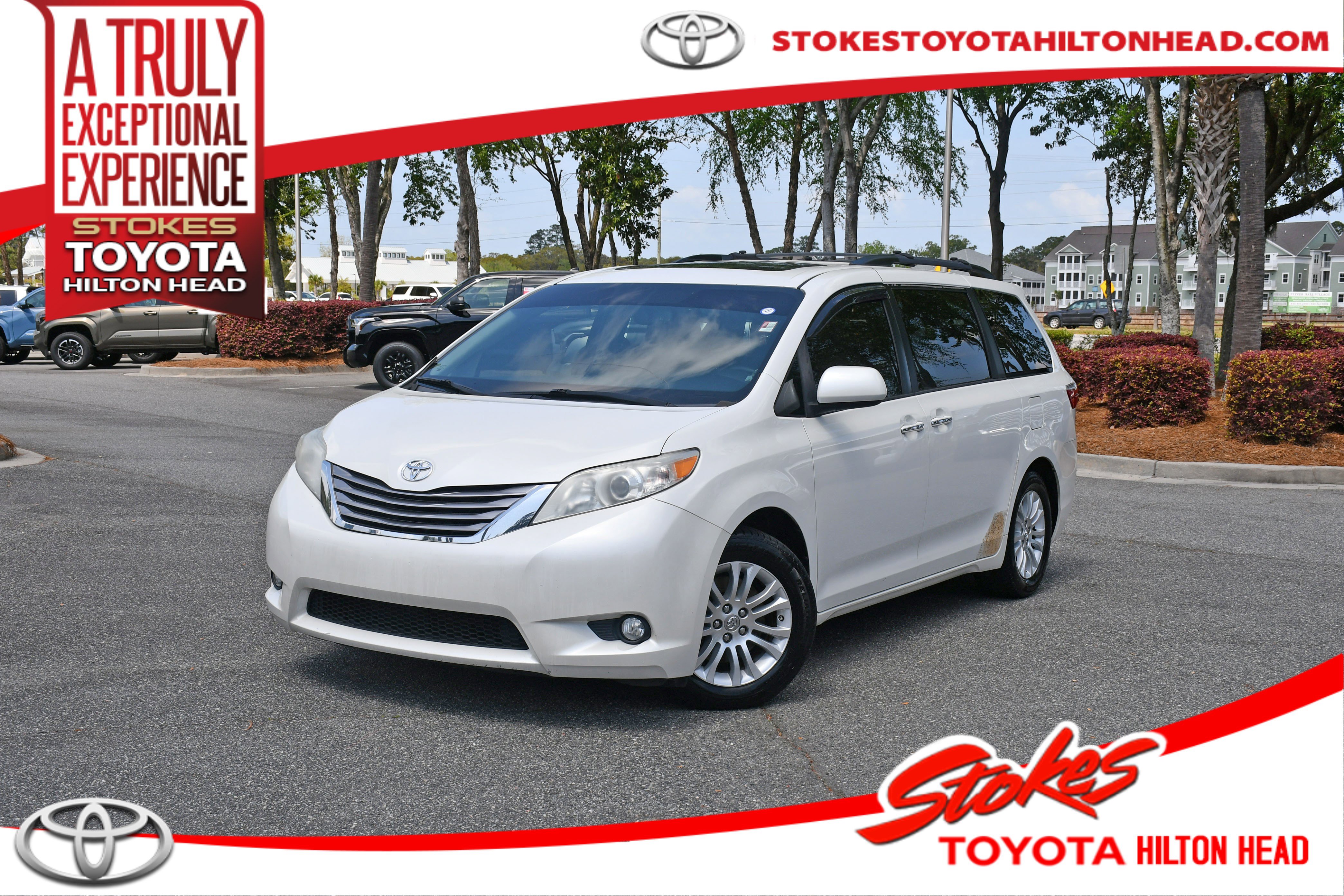 Used 2017 Toyota Sienna XLE w/ XLE Navigation Package FWD image 1