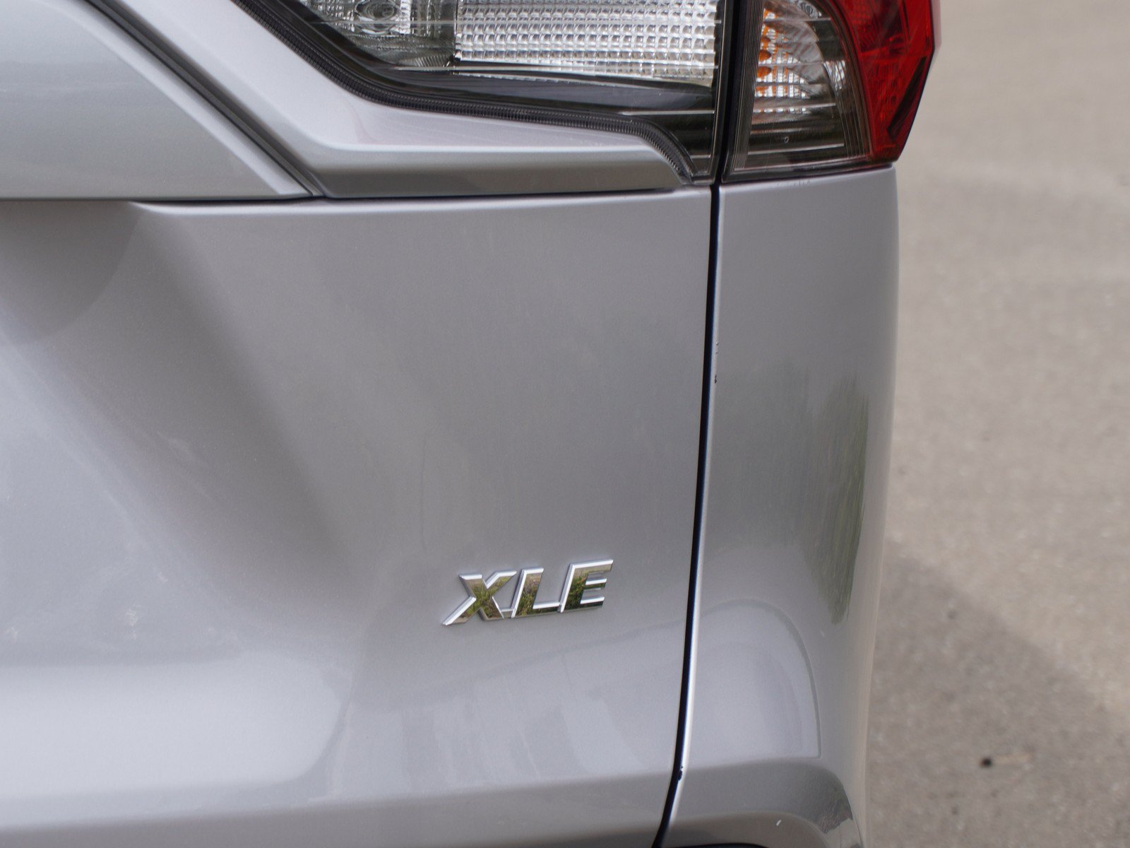 Used 2024 Toyota RAV4 XLE w/ Convenience Package FWD image 10