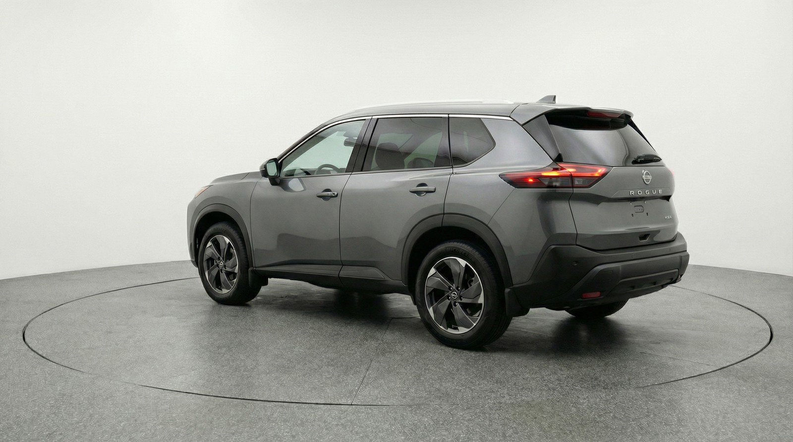 Used 2025 Nissan Rogue SV image 6