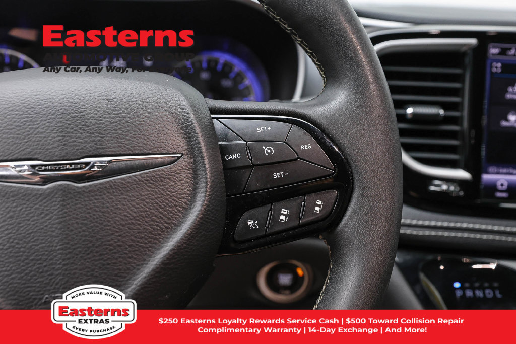 Used 2023 Chrysler Pacifica Touring-L w/ S Appearance Package FWD image 17