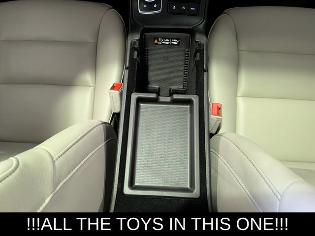 Used 2023 Cadillac XT4 Luxury w/ Cold Weather Package AWD/4WD image 32