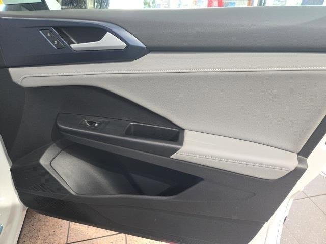 Certified 2024 Volkswagen Taos SE w/ Panoramic Sunroof Package image 6