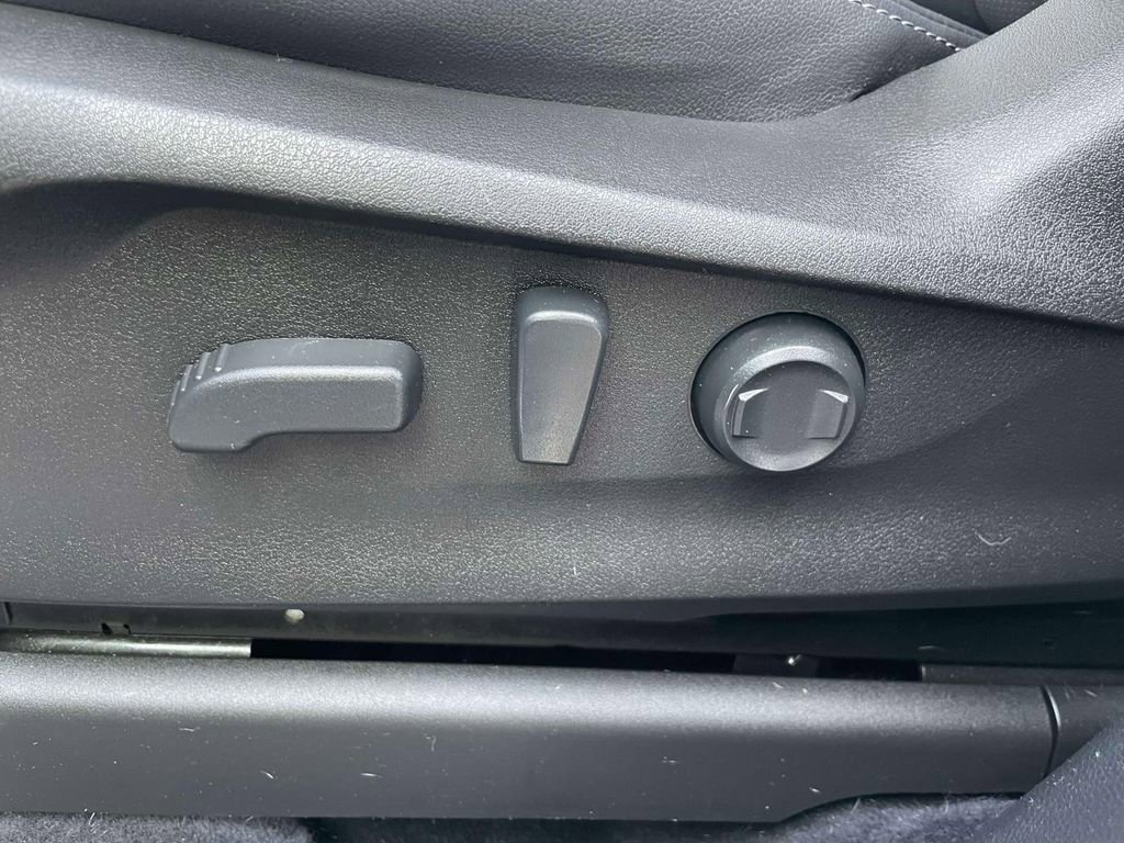 Used 2022 Subaru Ascent Limited w/ Technology Package image 17