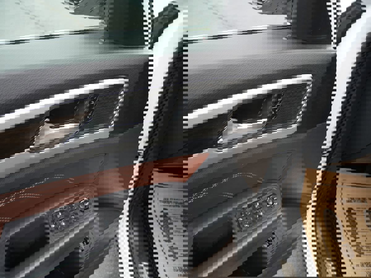 Used 2021 Volkswagen Atlas SE w/ Panoramic Sunroof Package image 17