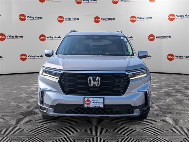 New 2025 Honda Pilot Touring image 2