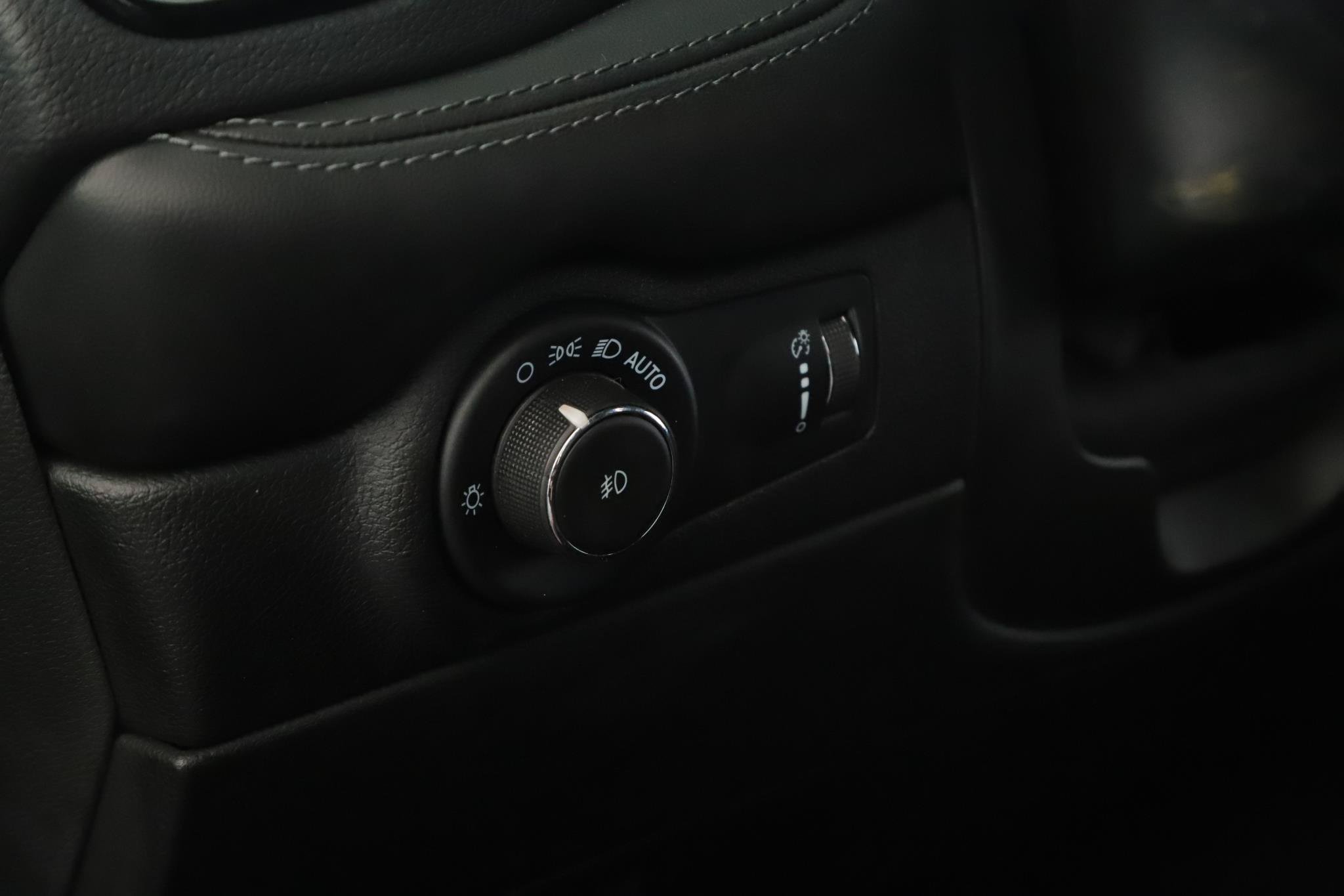 Used 2022 Dodge Durango GT w/ Blacktop Package AWD/4WD image 9