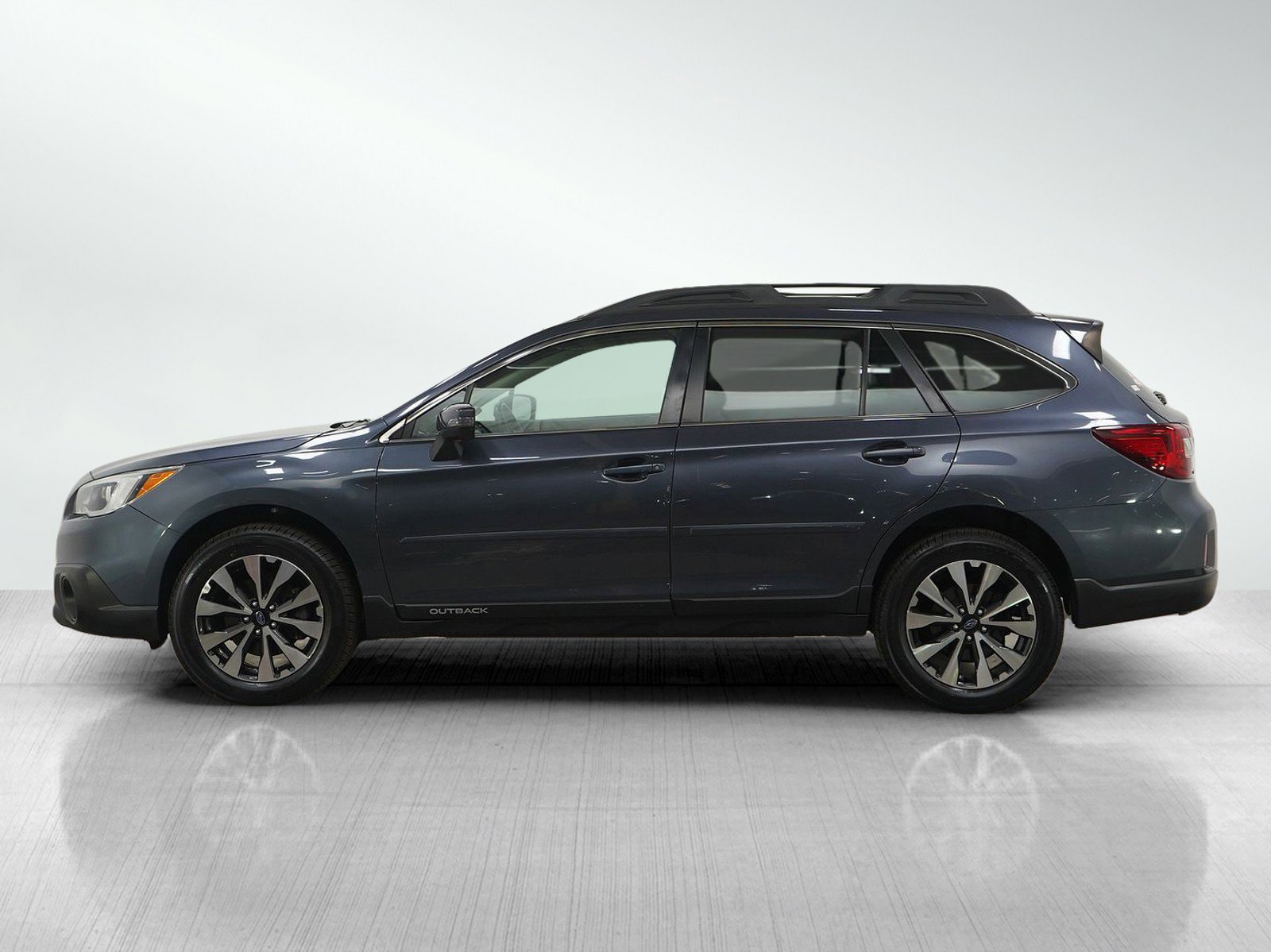Used 2016 Subaru Outback 3.6R Limited AWD/4WD image 2
