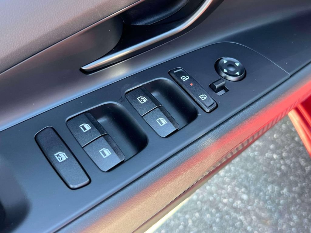 Used 2025 Hyundai Elantra Sport FWD image 17