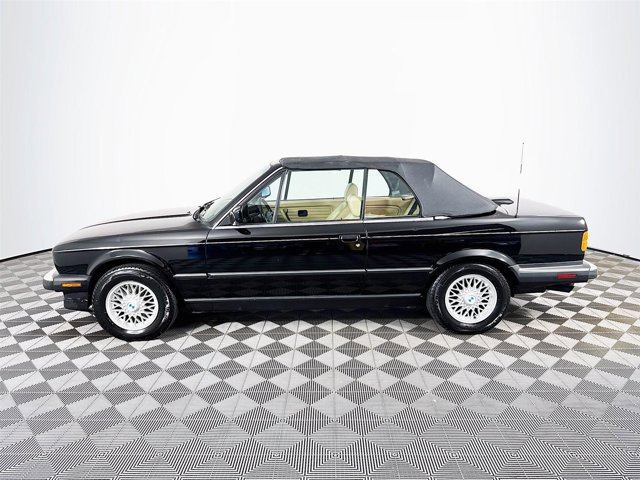 Used 1991 BMW 325i Convertible image 8