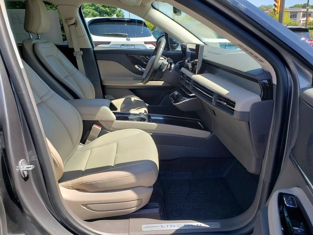 Used 2023 Lincoln Corsair AWD w/ Equipment Group 101A image 21