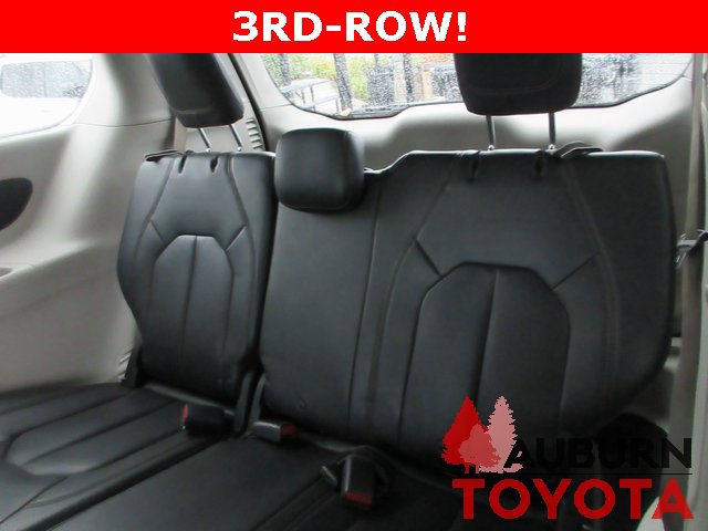 Used 2017 Chrysler Pacifica Touring-L image 22