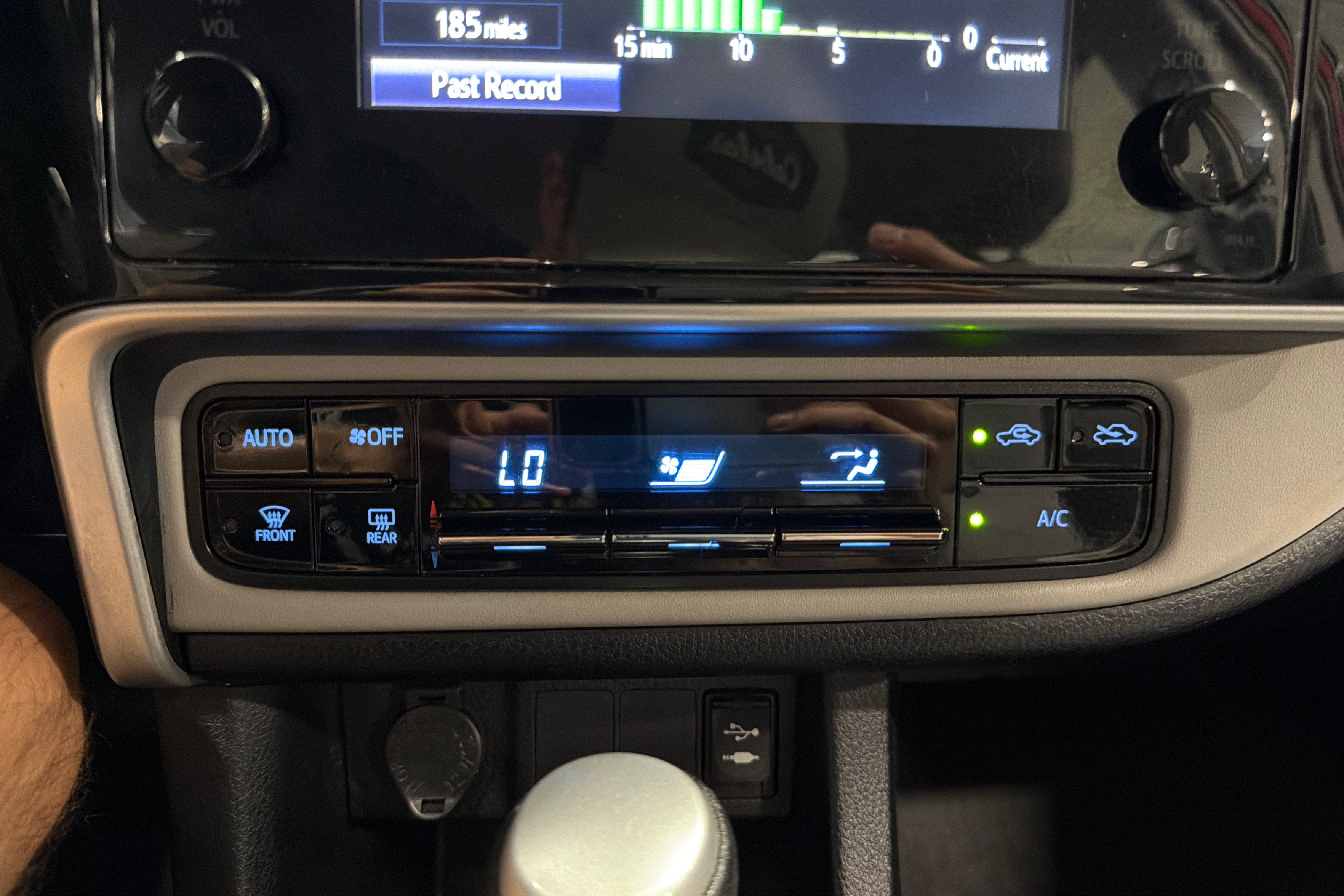 Used 2018 Toyota Corolla LE FWD image 29